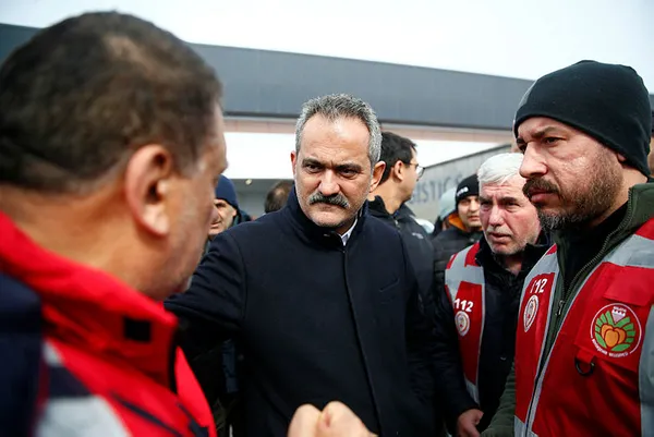 milli-egitim-bakani-ozer-depremden-etkilenen-10-ildeki-ogrencilerin-istedigi-illerdeki-okullara-nakilleri-yapi-1675871397625.jpg Milli Eğitim Bakanı Özer: Depremden etkilenen 10 ildeki öğrencilerin istediği illerdeki okullara nakilleri yapılacak - 2