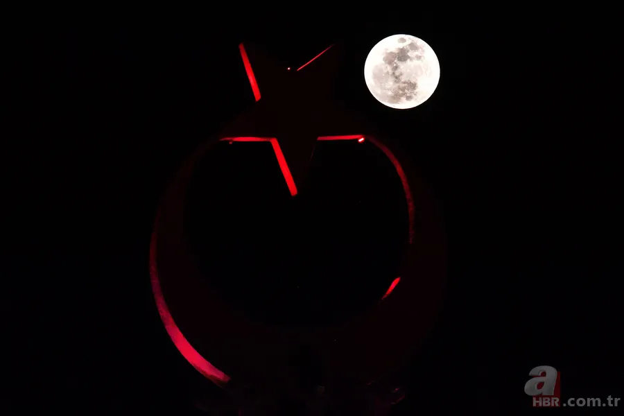 'Süper Kanlı Mavi Ay Tutulması' görsel şölen oluşturdu 18