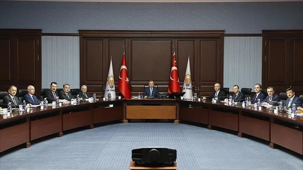1677215232996.jpeg Başkan Recep Tayyip Erdoğan'dan kurmaylarına talimat! Yeniden yapılandırmanın sloganı şekillendi | Müteahhitlere yeni belge: O dönem bitiyor - 1