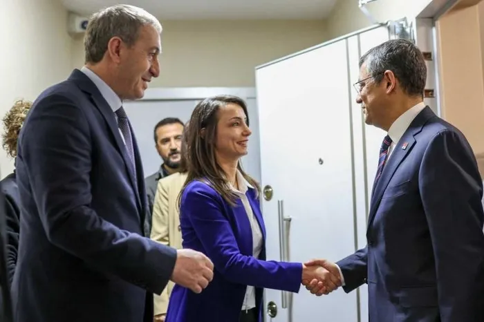 Murat Kurum'un sesini taklit edip vatandaşa oyun oynadılar! CHP'liler bunu da yaptı: 2 bin TL yolladım PTT'den çekin - 1