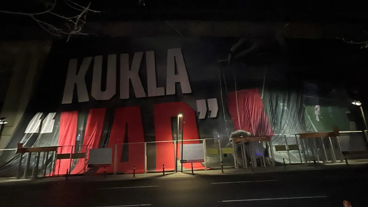 Beşiktaş’tan MHK ve VAR'a tarihi rest! Tüpraş Stadyumu’nda "kukla var" pankartı