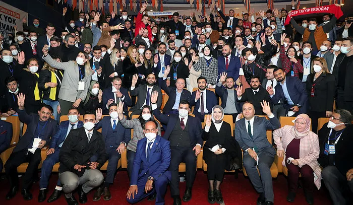 baskan-erdogan-canlar-bay-kemal-ve-yoldaslari-icin-calmaya-coktan-baslamistir-1642269354064.jpg Başkan Erdoğan: Çanlar Bay Kemal ve yoldaşları için çalmaya çoktan başlamıştır - 4