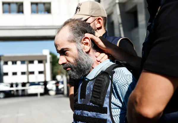 yakalanan-deasli-elebasi-abu-zeyd-tutuklanma-talebiyle-hakimlige-sevk-edildi-1662735250925.jpg Yakalanan DEAŞ'lı elebaşı Abu Zeyd tutuklandı! Mahkemeden karar çıktı - 1