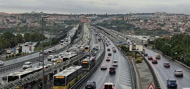Son dakika: İstanbul’da sağanak etkili oldu trafik kilitlendi!