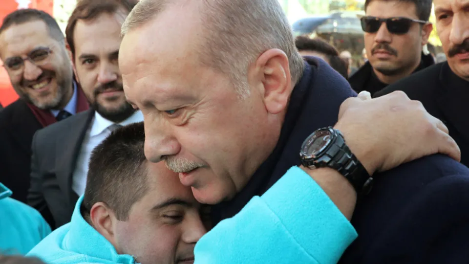 Başkan Erdoğan'ı görür görmez sarıldı!