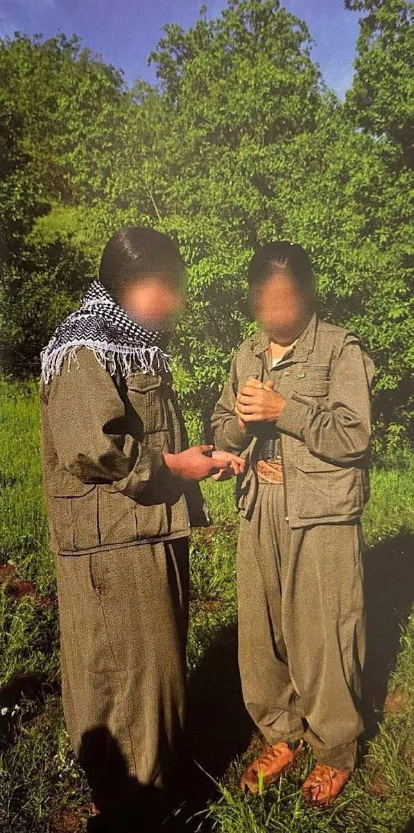 pkknin-kadin-teroristleri-eylemlerde-kullanip-oldurerek-cezalandiriliyorlar-1668600833563.jpg PKK'nın kadın teröristleri! Eylemlerde kullanıp öldürülerek cezalandırılıyorlar - 4