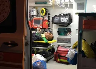 3’üncü kattan atlayan genci yoldan geçen vatandaş tuttu!