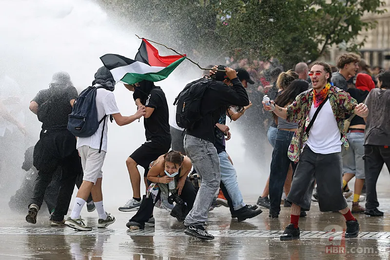 Fransa'da sokaklar yangın yeri! Protestolar ülkeyi kilitledi 14