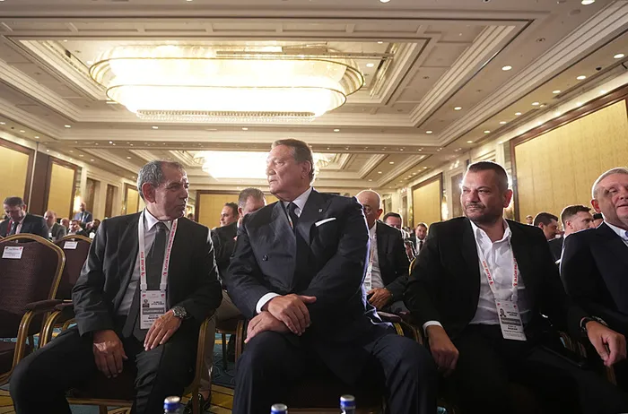 tffnin-yeni-baskani-belli-oluyor-gozler-ankarada-gerceklesecek-secimlerde-1721298335422.jpg Galatasaray Başkanı Dursun Özbek ve Beşiktaş Başkanı Hasan Arat