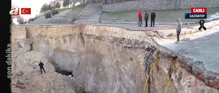 Mahallenin tam ortasında DEV ÇUKUR ve iki MAĞARA oluştu! İşte DEPREMİN dehşete düşüren ETKİSİ 14