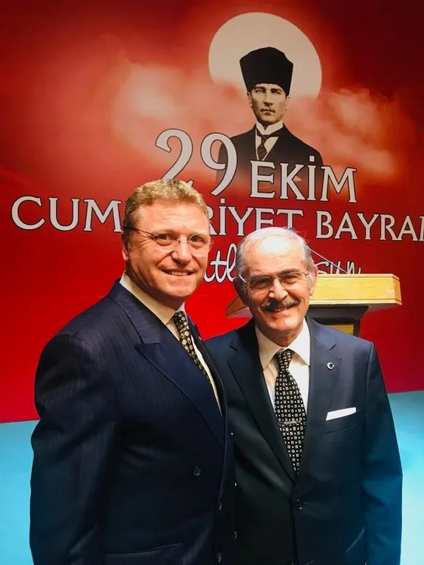 Esnafa yardım yapmak yerine makam arabası aldı