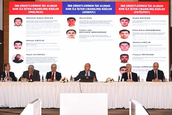 icisleri-bakani-suleyman-soyludan-yeni-teror-sorusturmasi-aciklamasi-bir-degil-tam-uc-sorusturma-vardir-1672308003731.jpg İçişleri Bakanı Süleyman Soylu'dan yeni terör soruşturması açıklaması: Bir değil tam üç soruşturma vardır - 1