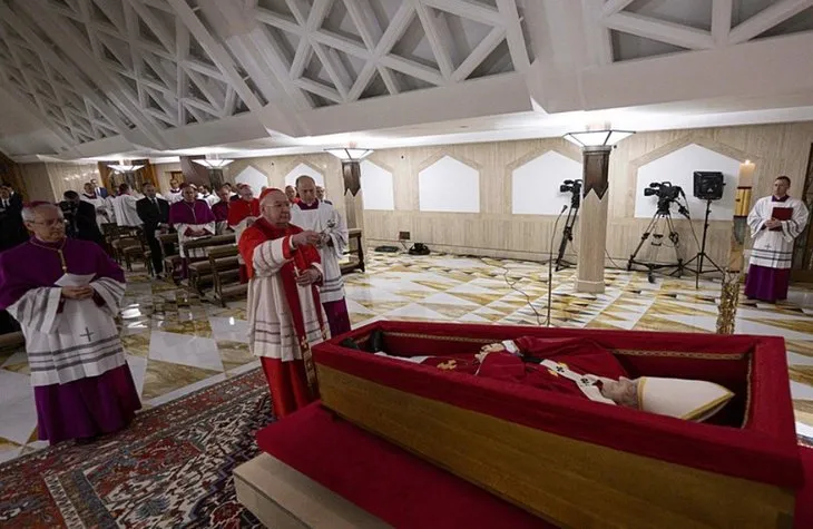 Francis’in tahtına kim oturacak? Gizli kapılar ardında papalık savaşları! İşte Vatikan’ın dünya siyasetinde bilinmeyen etkisi