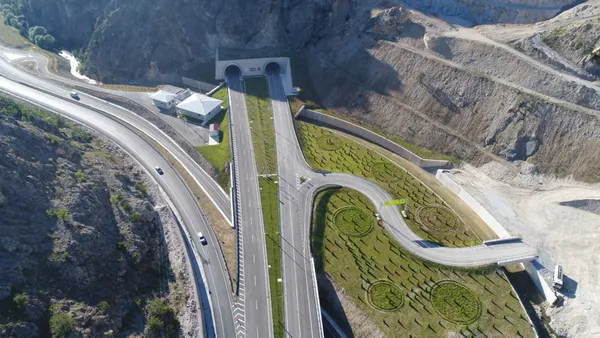 1674110541049.jpg İran'dan Bulgaristan'a kadar konforlu ulaşım! Can ve mal güvenliği ön planda: Badal Tüneli Başkan Erdoğan'ın katılımıyla açıldı - 8