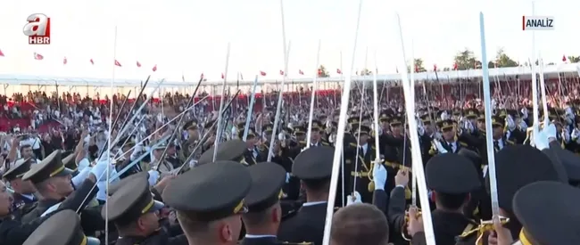 Teğmenlerin kılıçlı yemini darbe günlerini hatırlattı