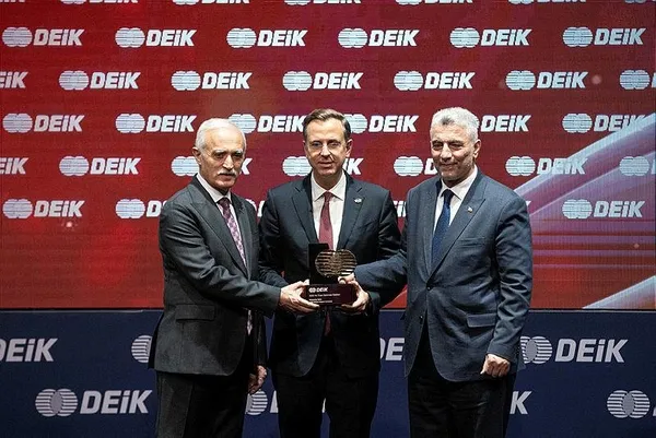 ticaret-bakani-omer-bolat-acikladi-yillik-bazda-256-milyar-dolarlik-ihracatin-uzerine-ciktik-1705776350054.jpeg Türkiye ekonomisi son 13 çeyrekte büyüdü! | Ticaret Bakanı Ömer Bolat: "Yıllık bazda 256 milyar dolarlık ihracatın üzerine çıktık" - 4