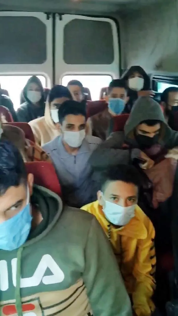 Gaziantep'te 15 kişilik minibüsten 25 kişi çıktı - 1