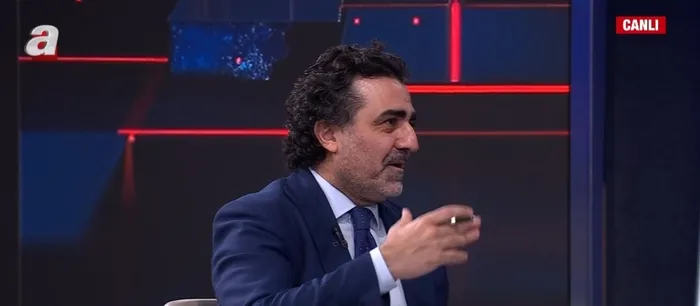 abden-abdye-karsi-baris-plani-trump-ve-putin-ukraynayi-bolustu-mu-1764032564536.jpg Gazeteci Gaffar Yakınca (Foto: A Haber - Ekran Görüntüsü)