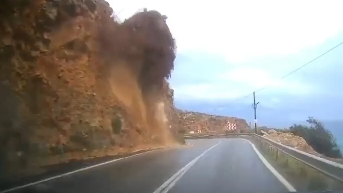 Heyelan altındaki araçta çalan ayetler tüyleri diken diken etti: “Yerin dibine batmayacak mısınız?”