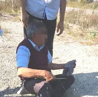 Çığlık atarak yardım istedi! Yaşlı adam köpeğe...