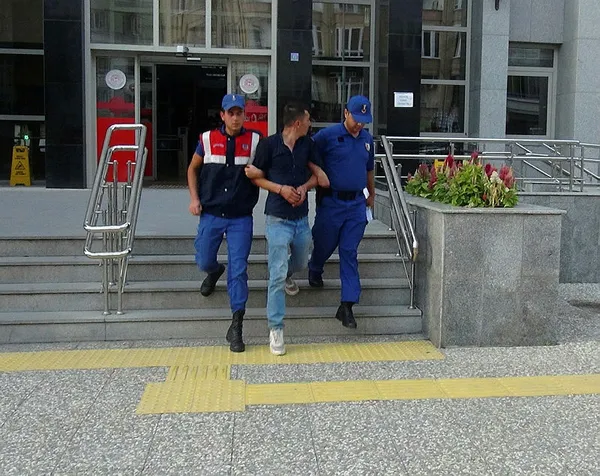 Kayıp kız çocuğunun 3 gündür yanında olduğu kişi tutuklandı - 1