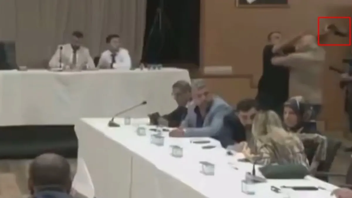 Şİle'de gergin başkanvekili seçimi: Ayakkabı fırlatmaya kalktı