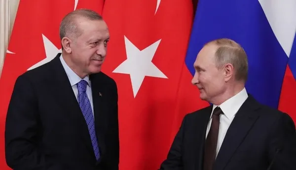 fransa-cumhurbaskani-macron-tahilin-ukrayna-disina-cikarilmasinda-turkiyenin-oneminin-altini-cizdi-1654033024318.jpg Fransa Cumhurbaşkanı Macron tahılın Ukrayna dışına çıkarılmasında Türkiye’nin öneminin altını çizdi - 3
