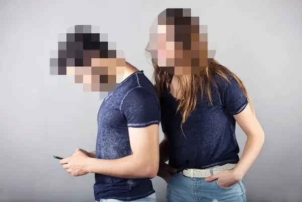 okul-mudurunden-yasak-ask-skandali-fotograflar-dosyaya-girdi-ogretmenler-odasinda-agirlamis-1702376204394.jpeg Okul müdüründen yasak aşk skandalı! Fotoğraflar dosyaya girdi: Öğretmenler odasında ağırlamış - 1