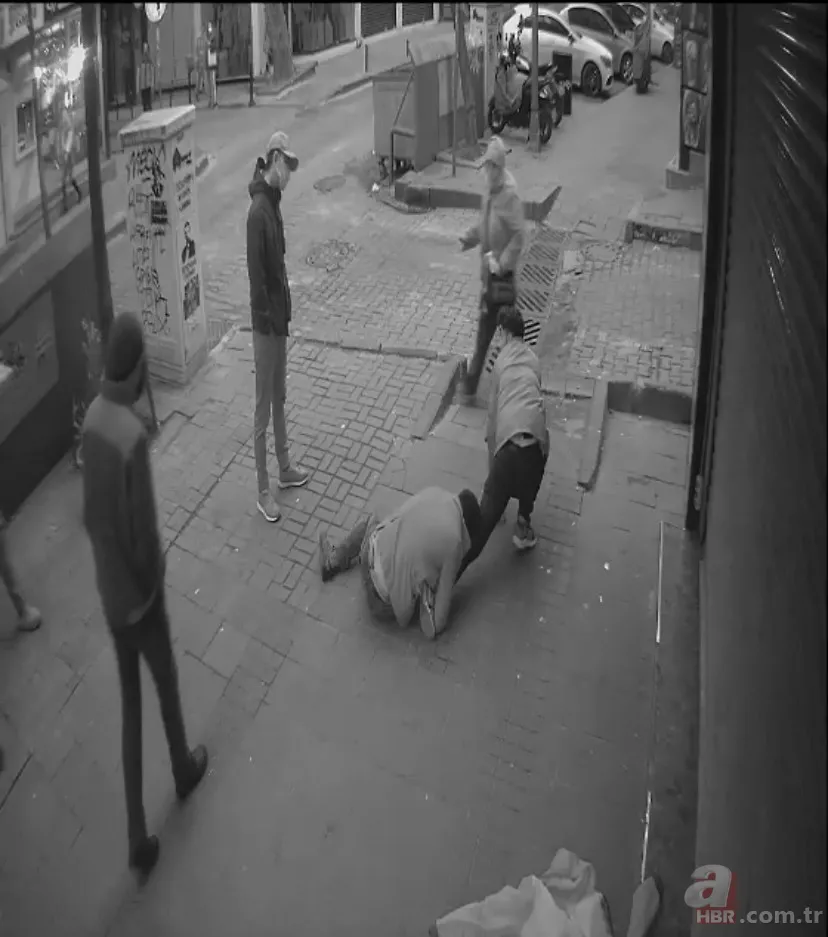 İstanbul’da kan donduran olay! Dövüldü, bıçaklandı, gaspçının bacağına sarıldı 3