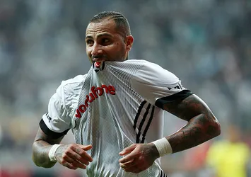 Quaresma 2 dakikada kırmızı kart gördü
