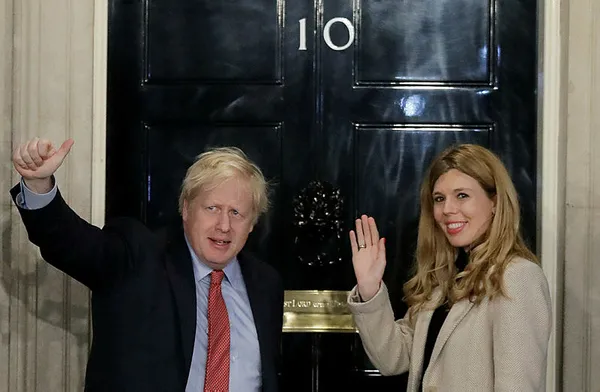 ingiltere-basbakani-johnsonin-gizli-mutlulugu-katedraldeki-torenle-evlendi-1622326527204.jpg İngiltere Başbakanı Johnson'ın gizli mutluluğu! Katedraldeki törenle evlendi - 1