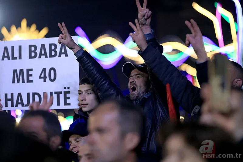 Tiran'da yolsuzluk iddiaları sokakları karıştırdı! Arnavutluk'ta Edi Rama hükümetine istifa çağrısı 14