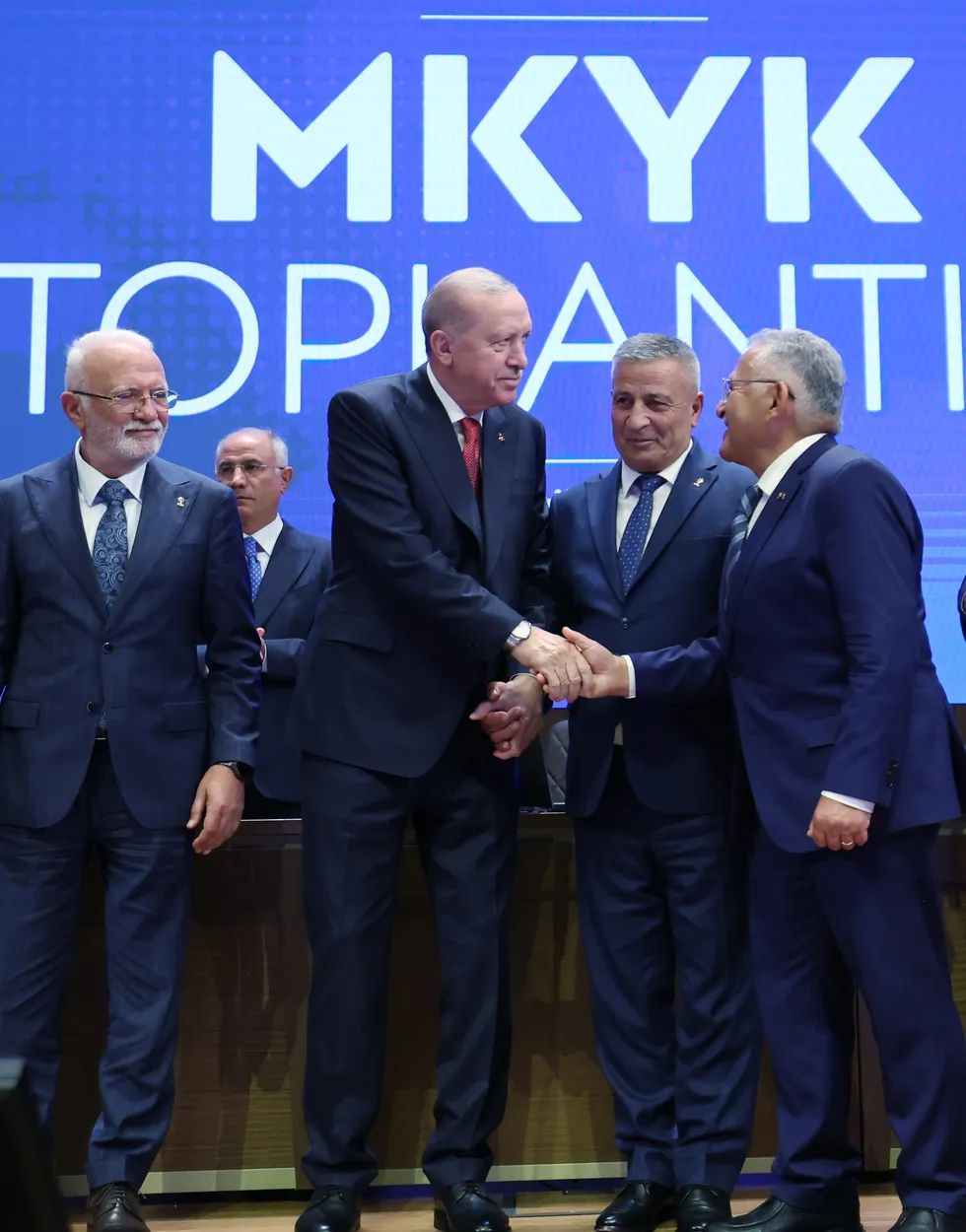 Başkan Erdoğan ve AK Parti'ye katılan Felahiye Belediye Başkanı Şeref Güleser