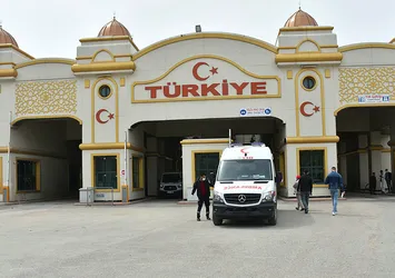 Suriyeli minik Yusuf göz tedavisi için Türkiye'ye getirildi