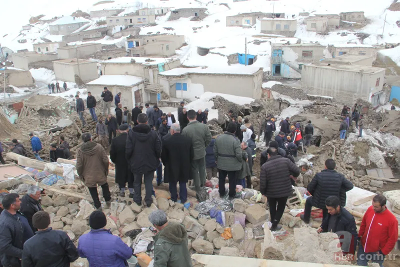 Van'daki göçük altından 3 çocuk cesedi çıkartan itfaiyeci konuştu 6