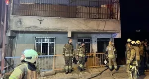 Başakşehir’de 3 katlı binada yangın paniği