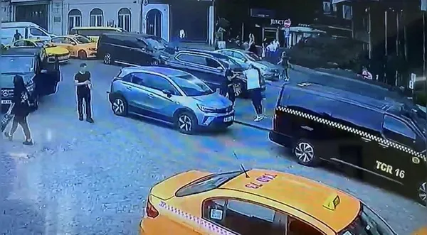 1692351769945.jpeg "Kısa mesafe" kavgasında korkunç son! Başını yere vurdu hayatını kaybetti! Dehşet anları kamerada - 1