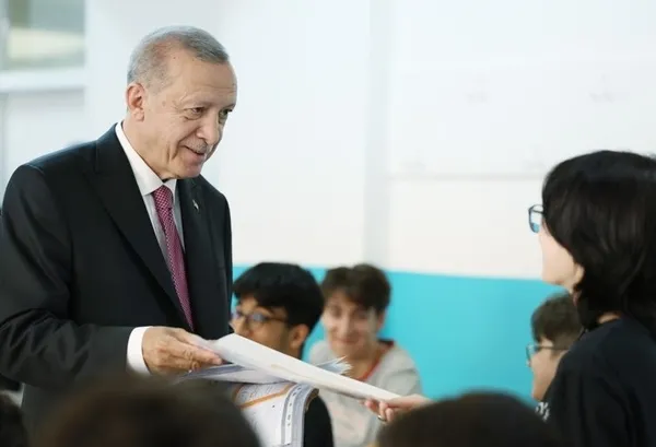 baskan-erdogandan-ogretmen-adaylarina-guzel-haber-atamalari-surdurecegiz-1686942446288.jpg Başkan Erdoğan'dan öğretmen adaylarına güzel haber: Atamaları sürdüreceğiz - 9