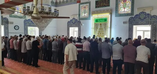 1689431493608.jpg Sungurlu'da 15 Temmuz şehitleri unutulmadı! Merkez Çarşıbaşı Camiinde tüm şehitler için Kur'an-ı kerim okuması... - 1