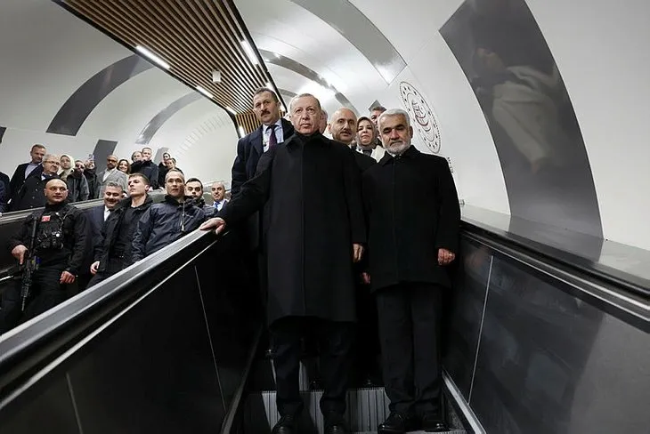 Başkan Erdoğan vatman koltuğunda! Başakşehir-Kayaşehir metrosunda ilk sürüşten kareler...