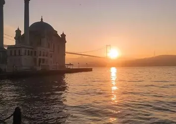 İstanbul Boğazı'nda sis ekili oluyor
