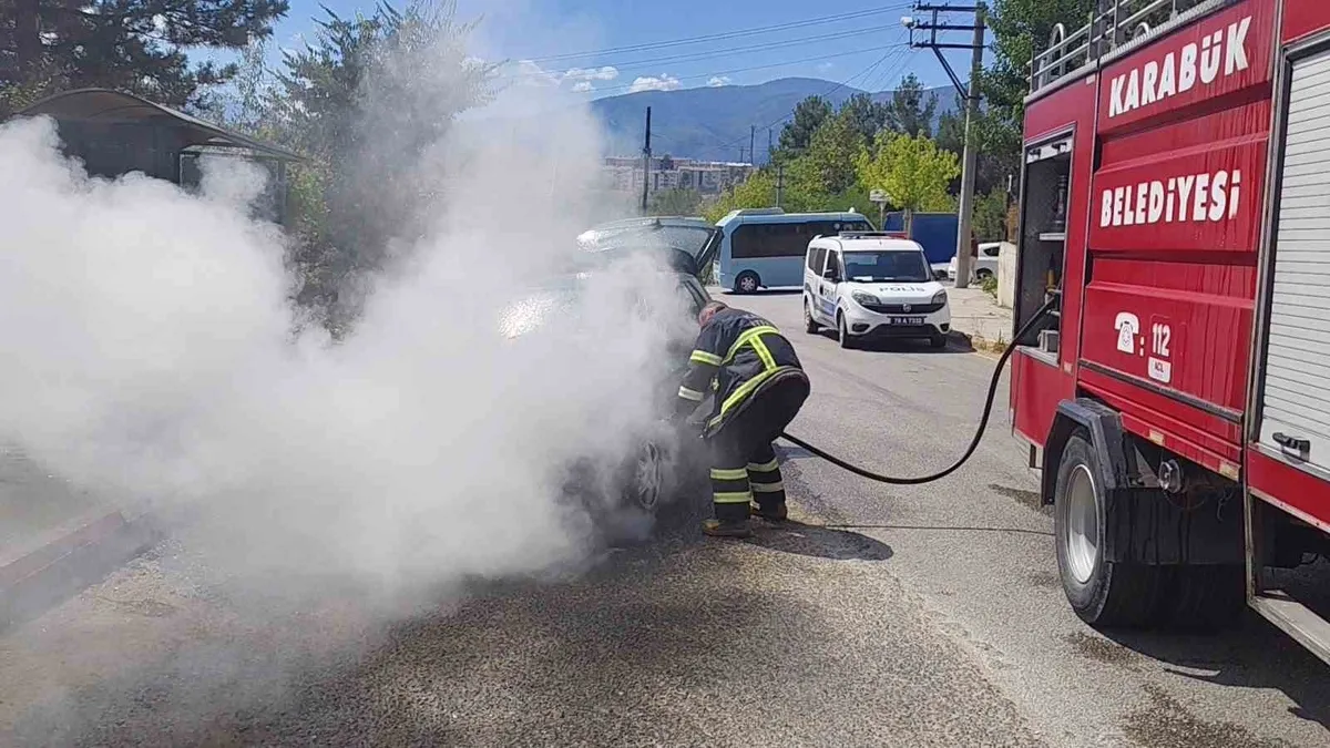 Karabük'te korku dolu anlar! Seyir halindeki otomobil alevlere teslim oldu