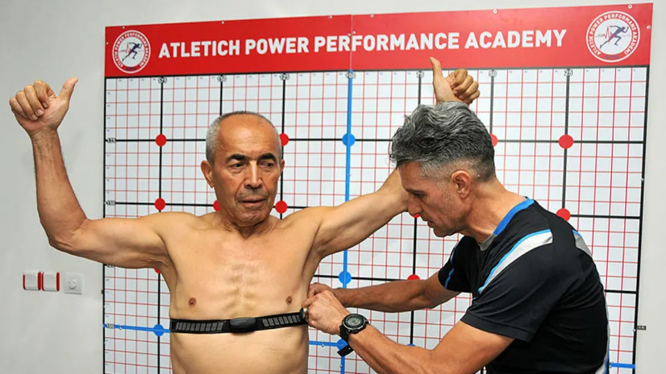 Lakabı "demir adam" olan 72 yaşındaki milli sporcu görenleri şaşkına çevirdi! Biyolojik yaşı 33 çıktı