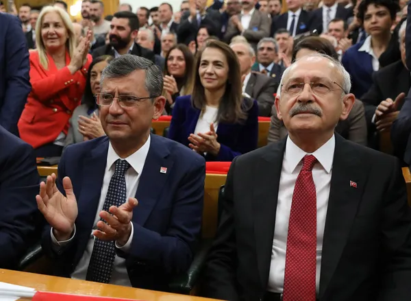Tavşan koltuğa zıpladı! CHP’de Bay Kemal devri kapandı! Büyük hesaplaşmayı Özgür Özel kazandı