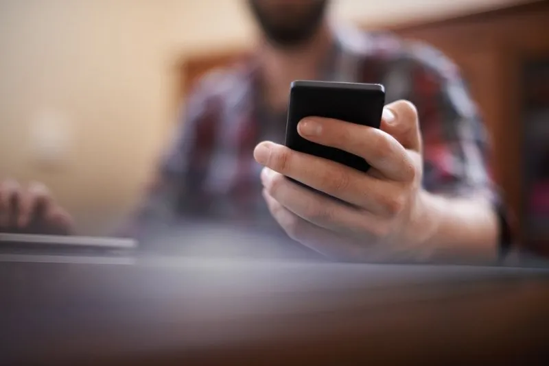 Irak Ta Akilli Telefon Yasagi