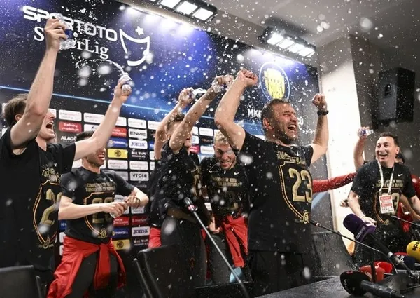 okan-buruktan-sampiyonluk-yorumu-cumhuriyetin-100-yilinda-bu-kupayi-kazanmak-degerliydi-1685487227725.jpg Okan Buruk'tan şampiyonluk yorumu: Cumhuriyet'in 100. yılında bu kupayı kazanmak değerliydi!