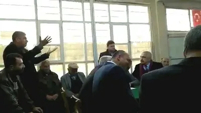 İYİ Partili belediye başkanı kendisine soru soran vatandaşı fırçaladı