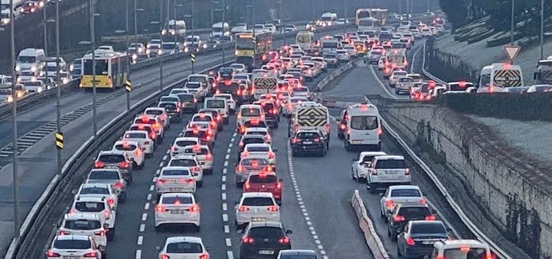 Son dakika: Kısıtlama sonrası İstanbul'da trafik yoğunluğu