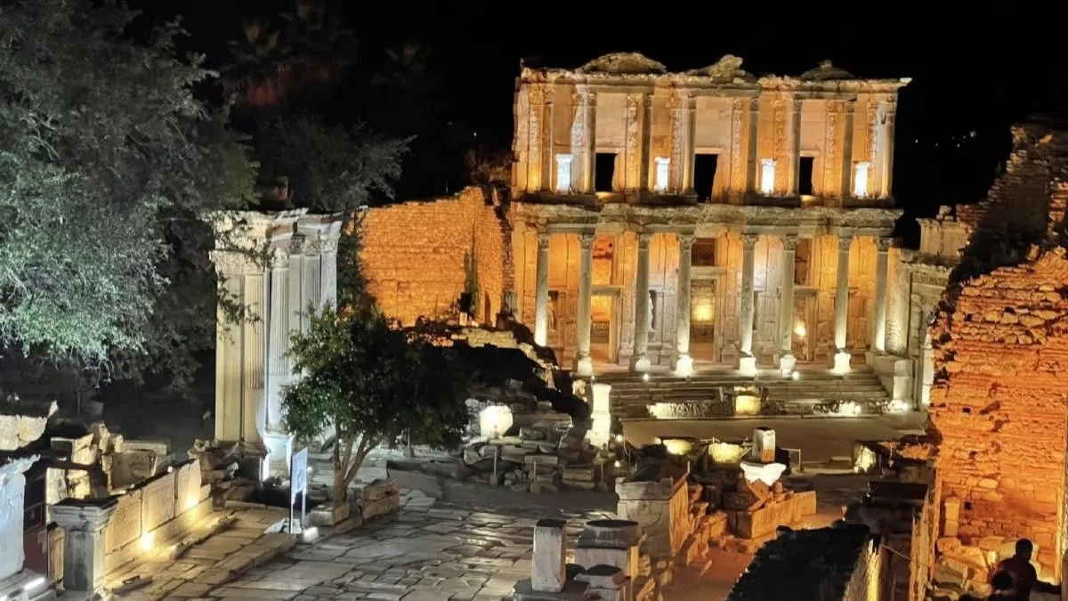 Gece müzeciliği 27 ören yerinde sürüyor! Yerli ve yabancı turistlerden büyük ilgi