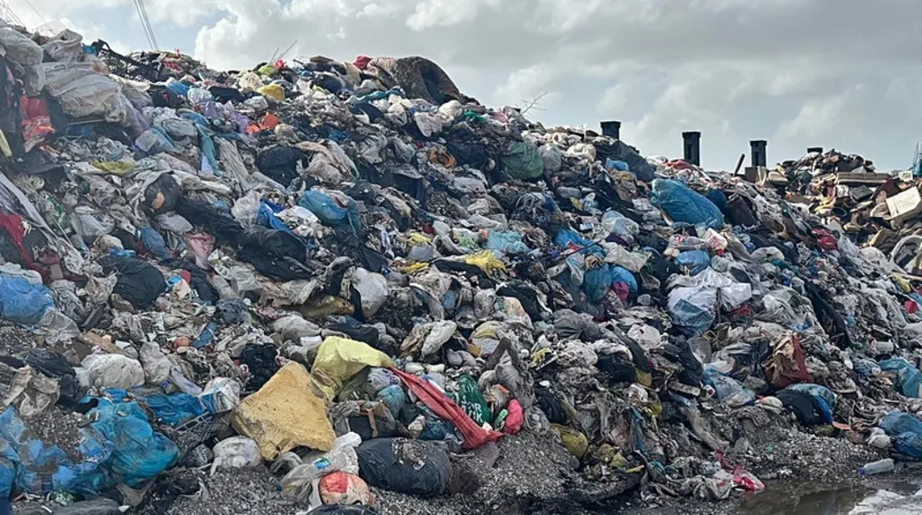 Buca'da bitmeyen çöp krizi!